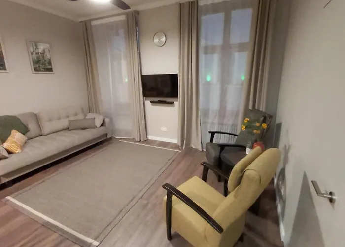 Old Town Modern Apartment