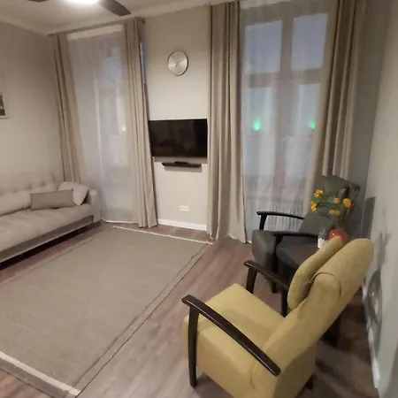Old Town Modern Apartment